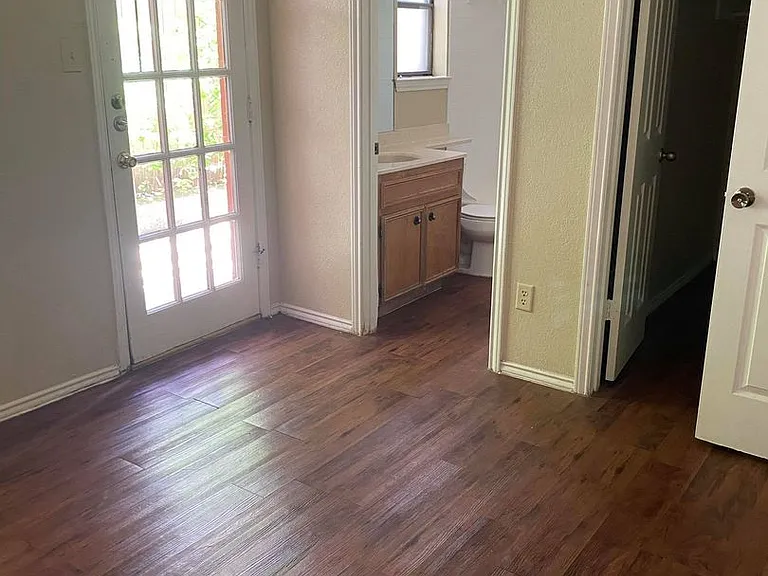 706 W 22nd St #104 — Photo 11