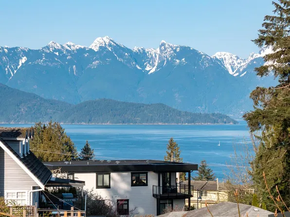 496 Spyglass Pl, Gibsons, BC V0N 1V9