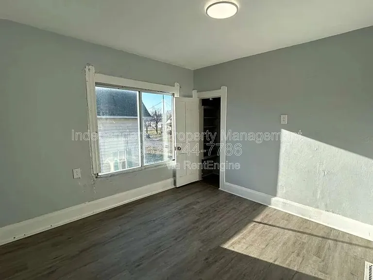 200 E 31st St — Photo 10