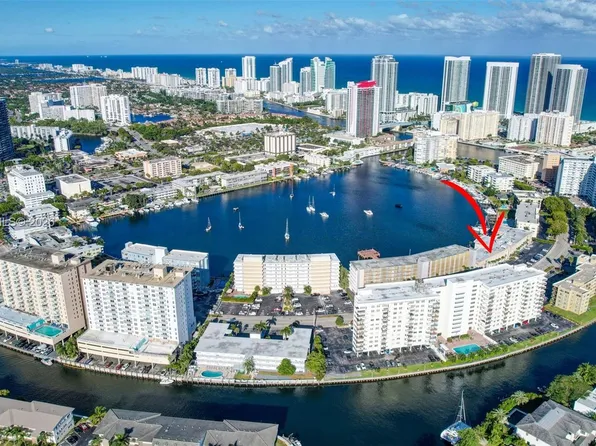 300 Golden Isles Dr APT 204, Hallandale, FL 33009