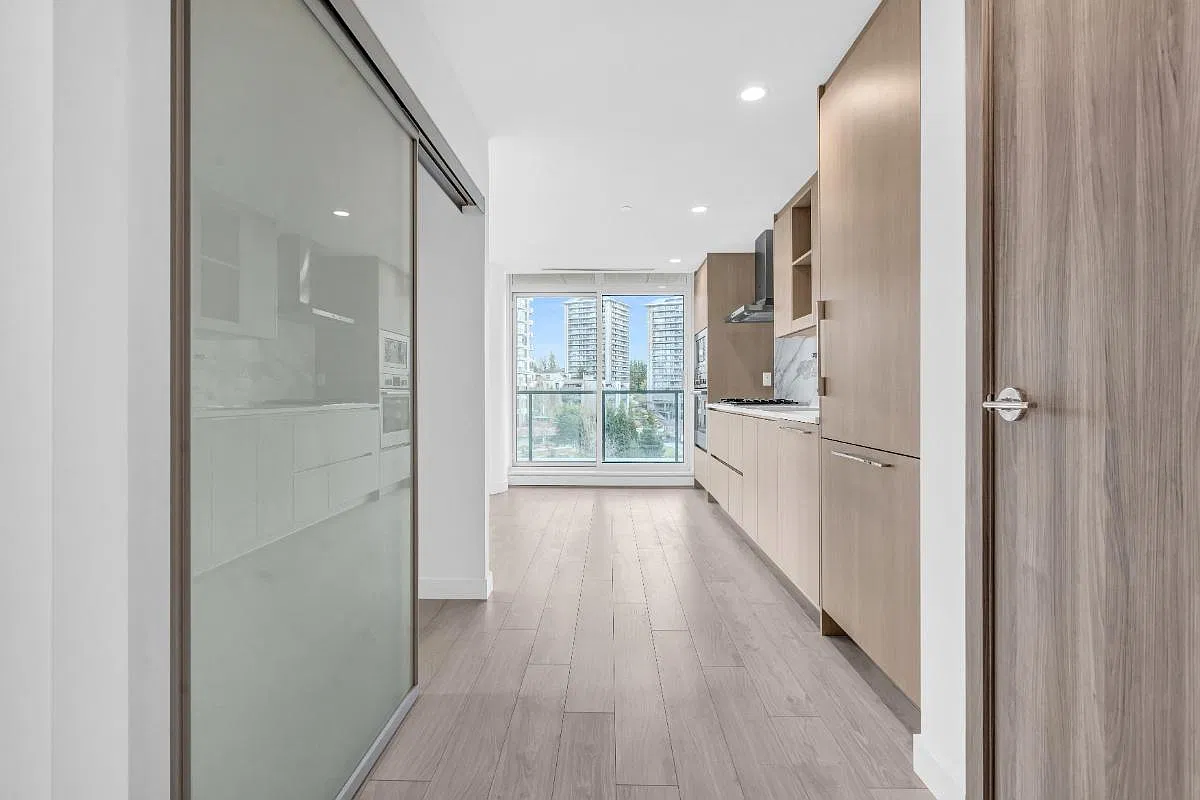 4880 Lougheed Highway Burnaby — Photo 2