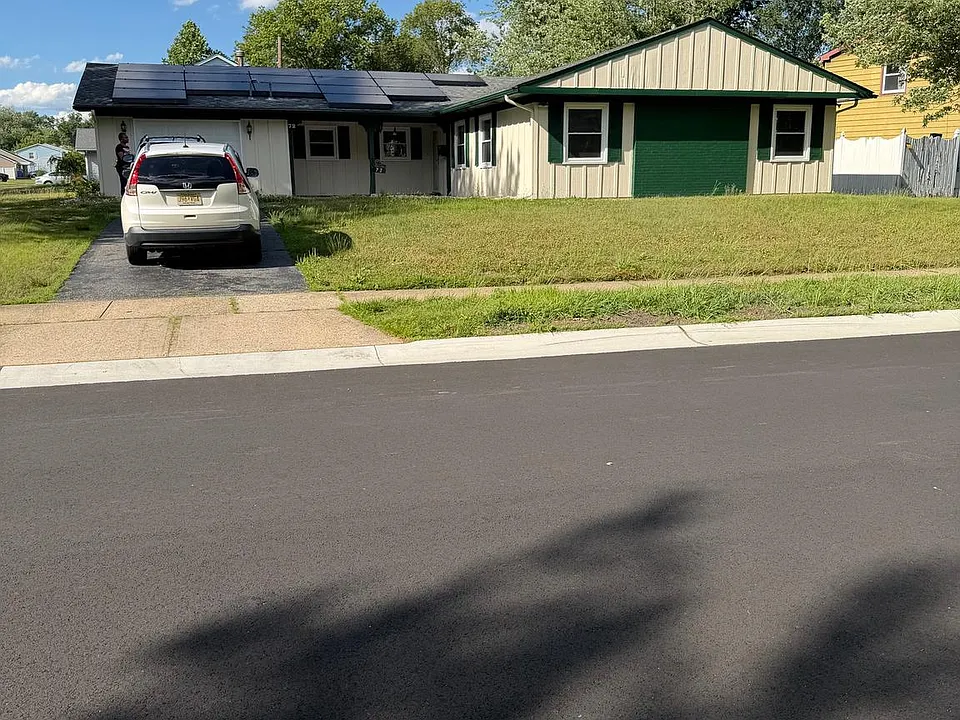 72 Edge Ln