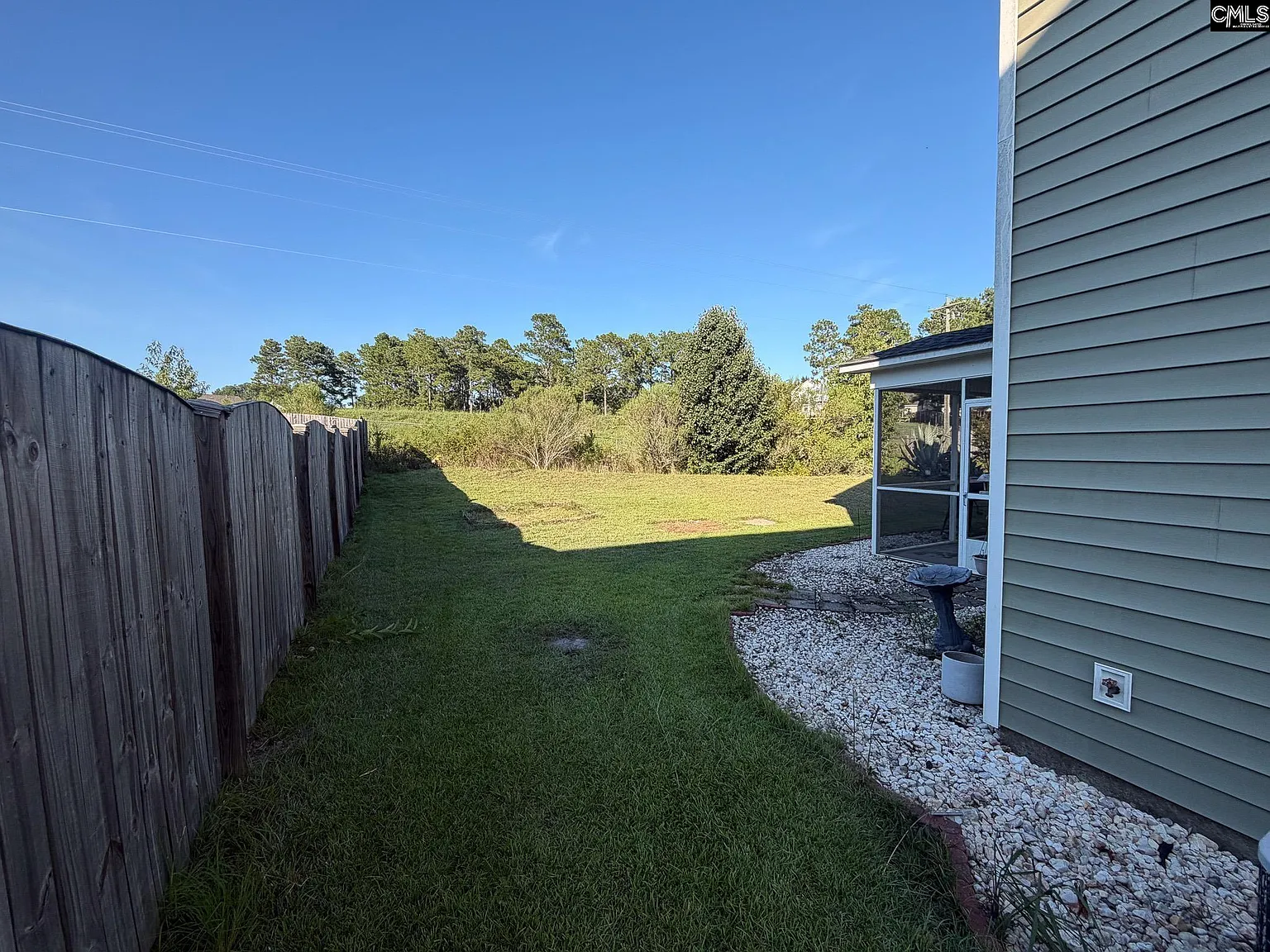 3 bed, 1656 sqft, $1,950 — Photo 2