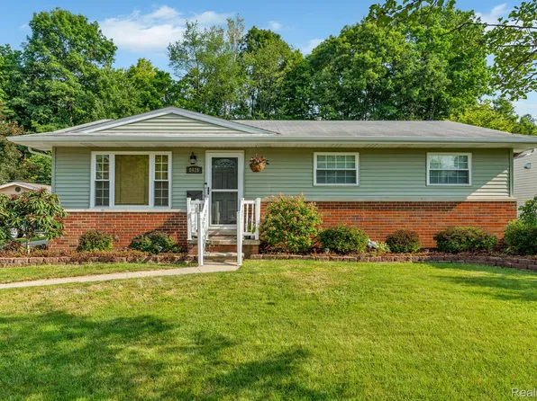 8426 Cappy Ln, Swartz Creek, MI 48473