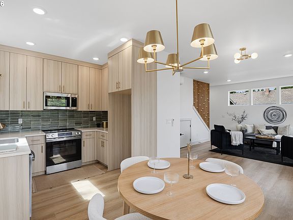 3rd image of 4064 SE Long St