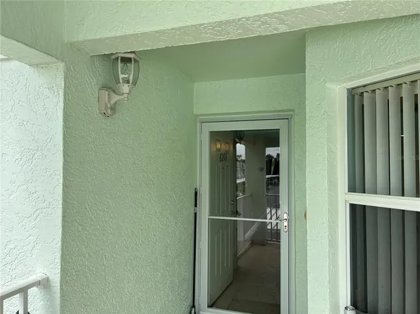 5725 Greenwood Ave APT 6203, North Port, FL 34287