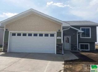 1426 Seneca St, Storm Lake, IA 50588