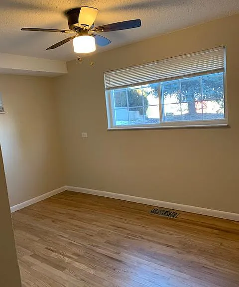 1570 W Dakota Ave — Photo 12