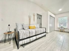 1221 Corbett Ln, Orlando, FL