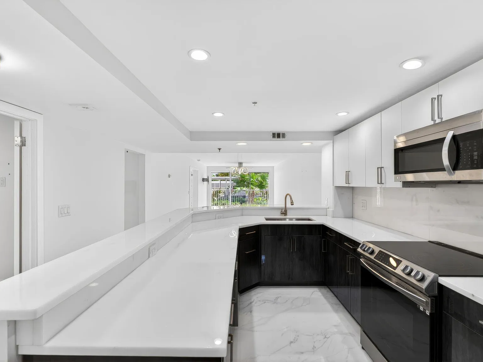 2 bed, 2.0 bath, 1178 sqft, $3,000 — Photo 2