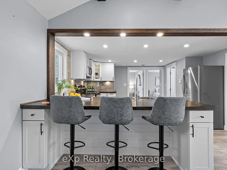 236 Sydenham St — Photo 9