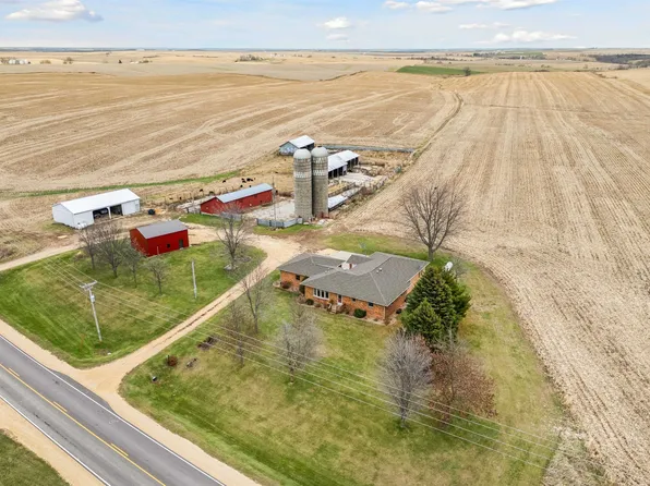 22223 250th Ave, La Motte, IA 52054