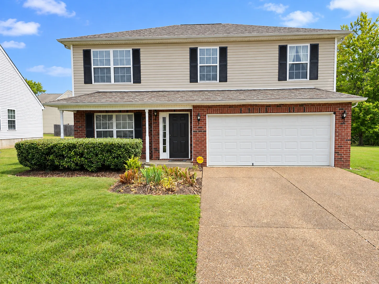 4 bed, 2.5 bath, 1896 sqft, $2,600 — Photo 1