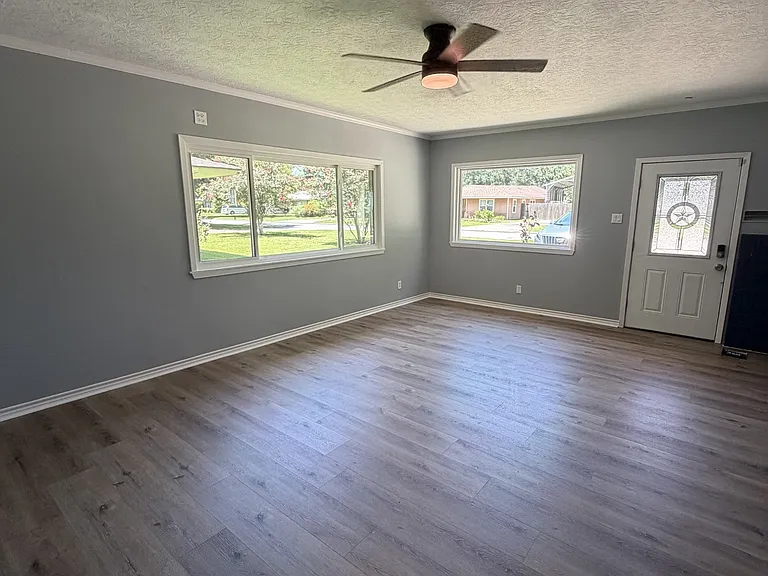 2807 W Chicago Ave — Photo 2