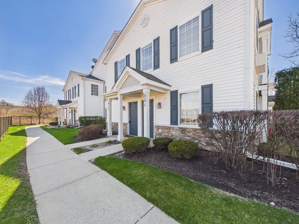 917 Silverstone Dr #917, Carpentersville, IL 60110