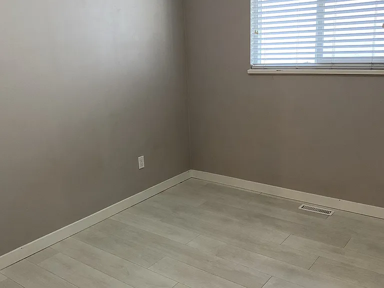 4978 Clinton St — Photo 14