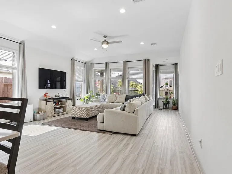 28335 Halle Ray Dr — Photo 6