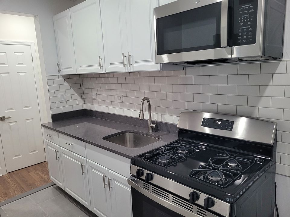 2nd image of 2815 34th St APT 4