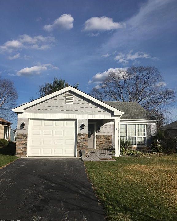 1st image of 15 Blackthorn Pl