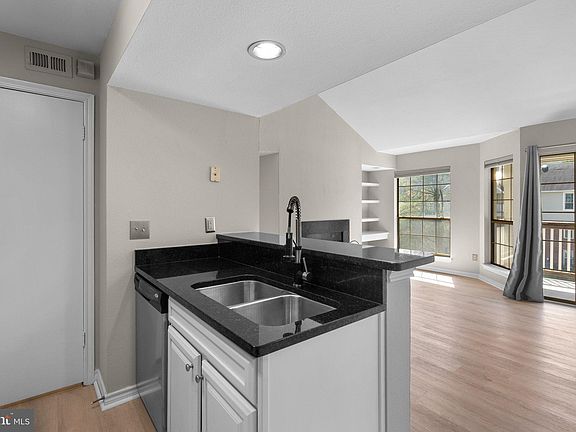 4th image of 3921 Penderview Dr APT 1835