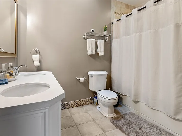 230 Marlborough St #4 — Photo 21