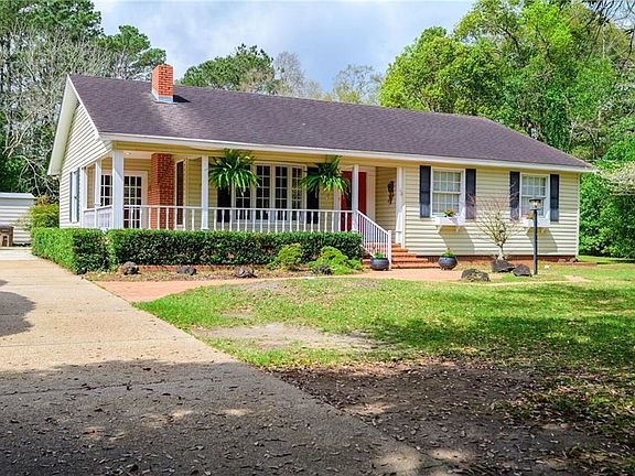 3rd image of 552 Magnolia Rd