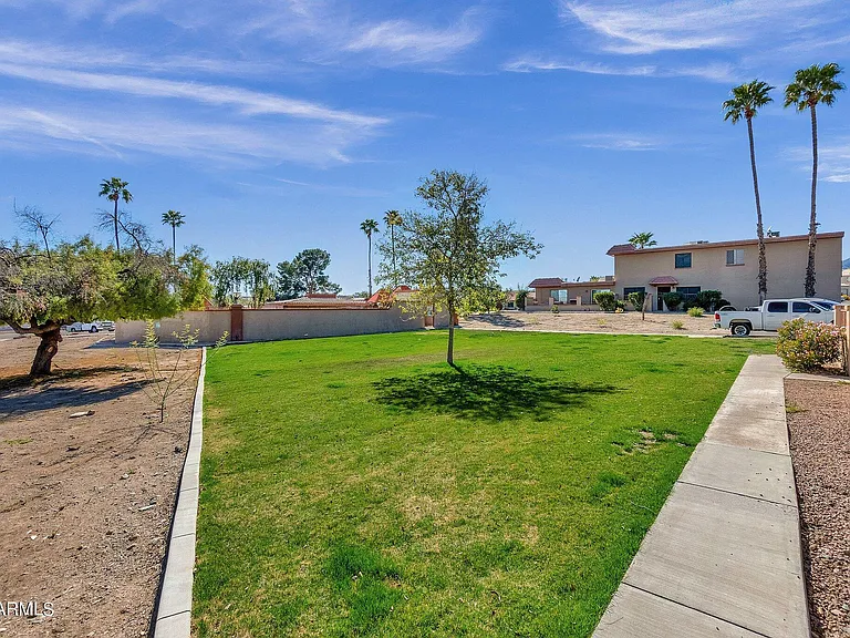 14247 N Boxwood Ln — Photo 36
