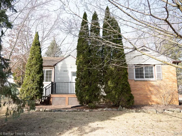 1535 2nd Ave, Howell, MI 48843