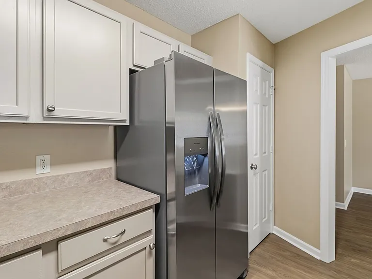 1014 Towne Park Dr — Photo 8