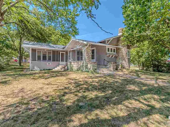 307 Elm St, Wakefield, KS 67487