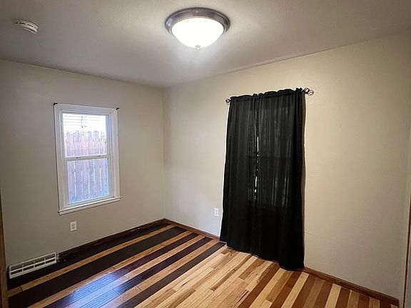 5th image of 1315 E 12th St APT 1