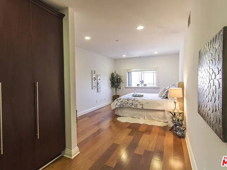 1043 S Kenmore Ave #506 — Photo 3