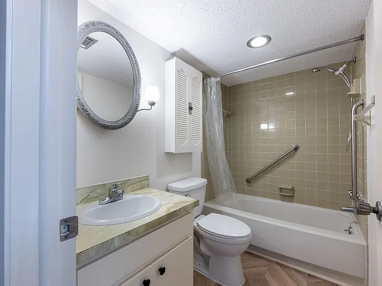 2300 Aaron St #114 — Photo 14