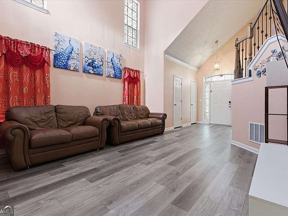 4th image of 3240 Saint James Pl