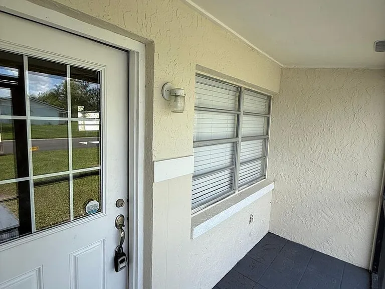 204 La Paz Dr — Photo 3