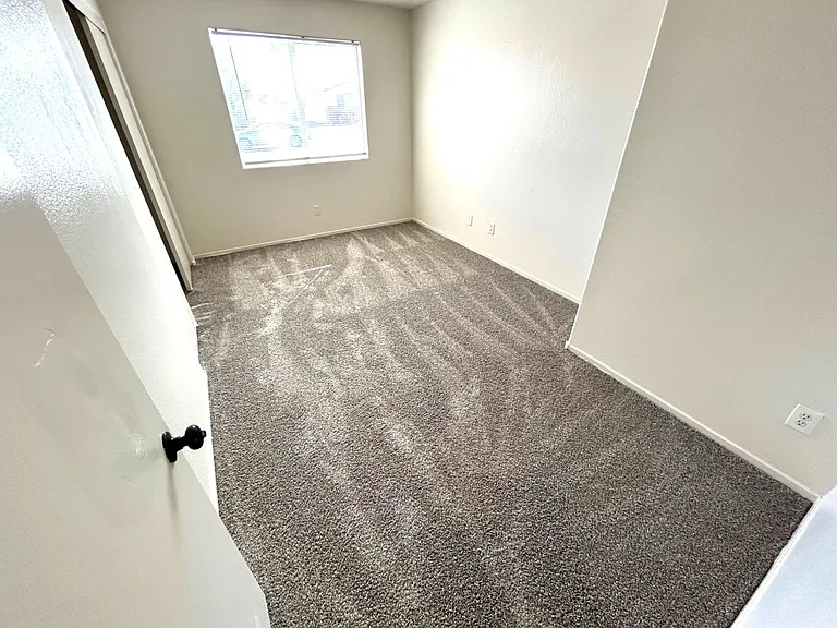 4916 River Splash Ave — Photo 7