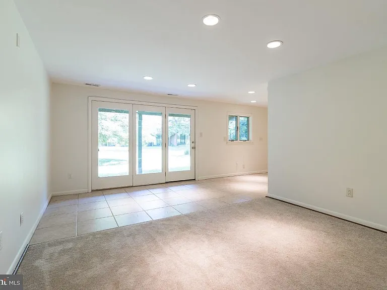 8209 Ruxton Crossing Ct — Photo 10