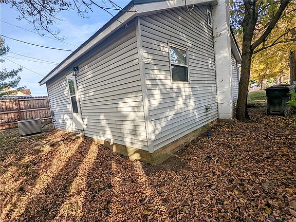 4th image of 2146 Blake Ave