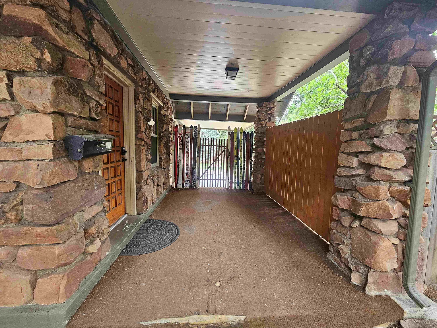 1032 Lincoln Pl — Photo 3