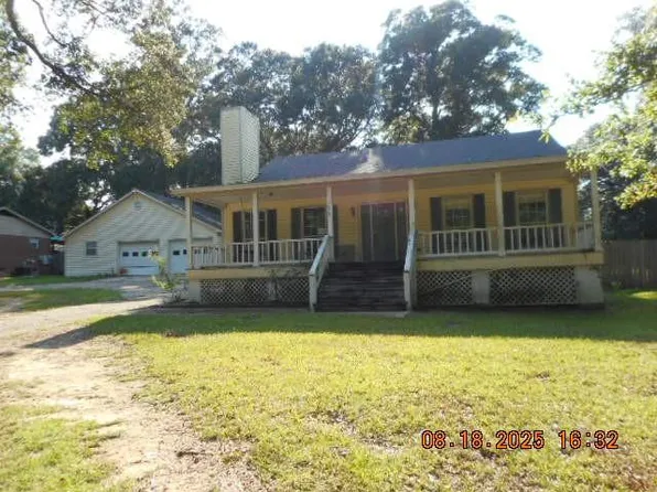 5470 Robert Jefferson Dr E, Theodore, AL 36582