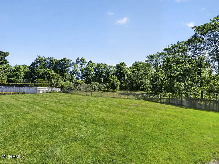 14 Heathrow Ct — Photo 52