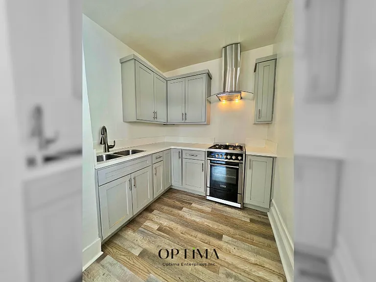 328 W. 8th Street — Photo 5