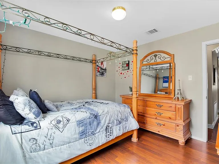 109 Brooke St — Photo 17