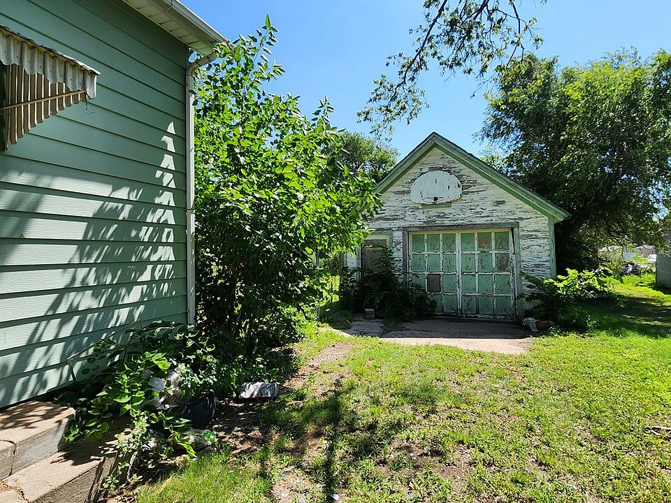 1445 N Main St, Russell, KS 67665 MLS 205745 Zillow