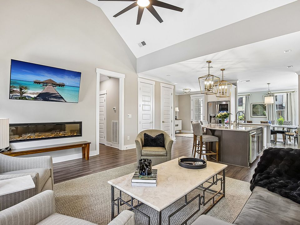1st image of 2033 Blackstone Dr