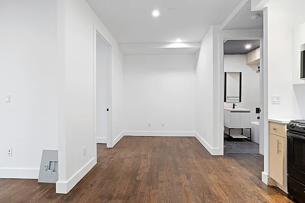 Rented by Safdie Realty Group | media 23