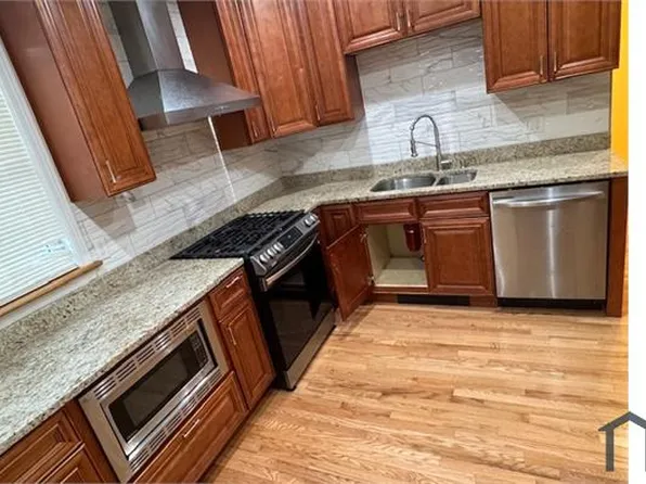 27 Fessenden St, Boston, MA