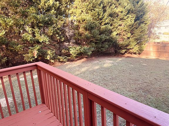 4th image of 329 Knotts Cir