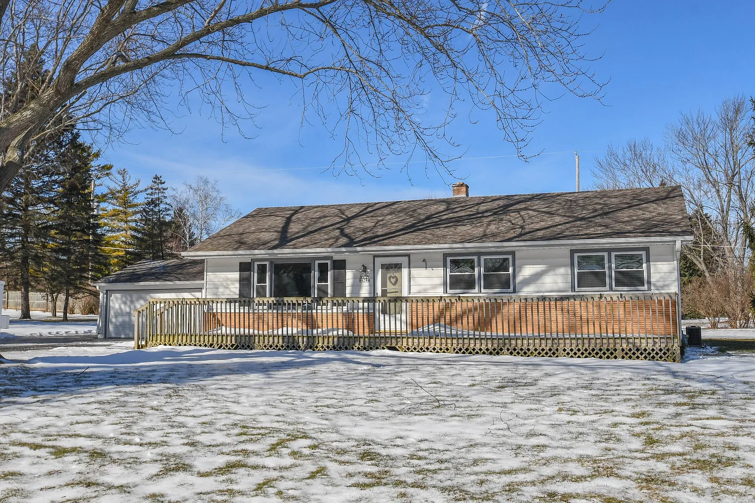 W150N6299 Mineola Dr photo 1