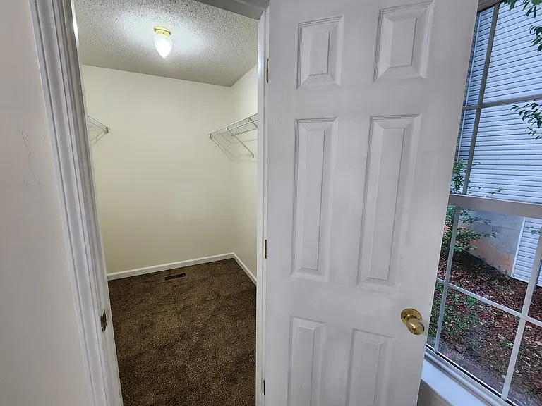 1140 Towne Square Ln #MAIN — Photo 4